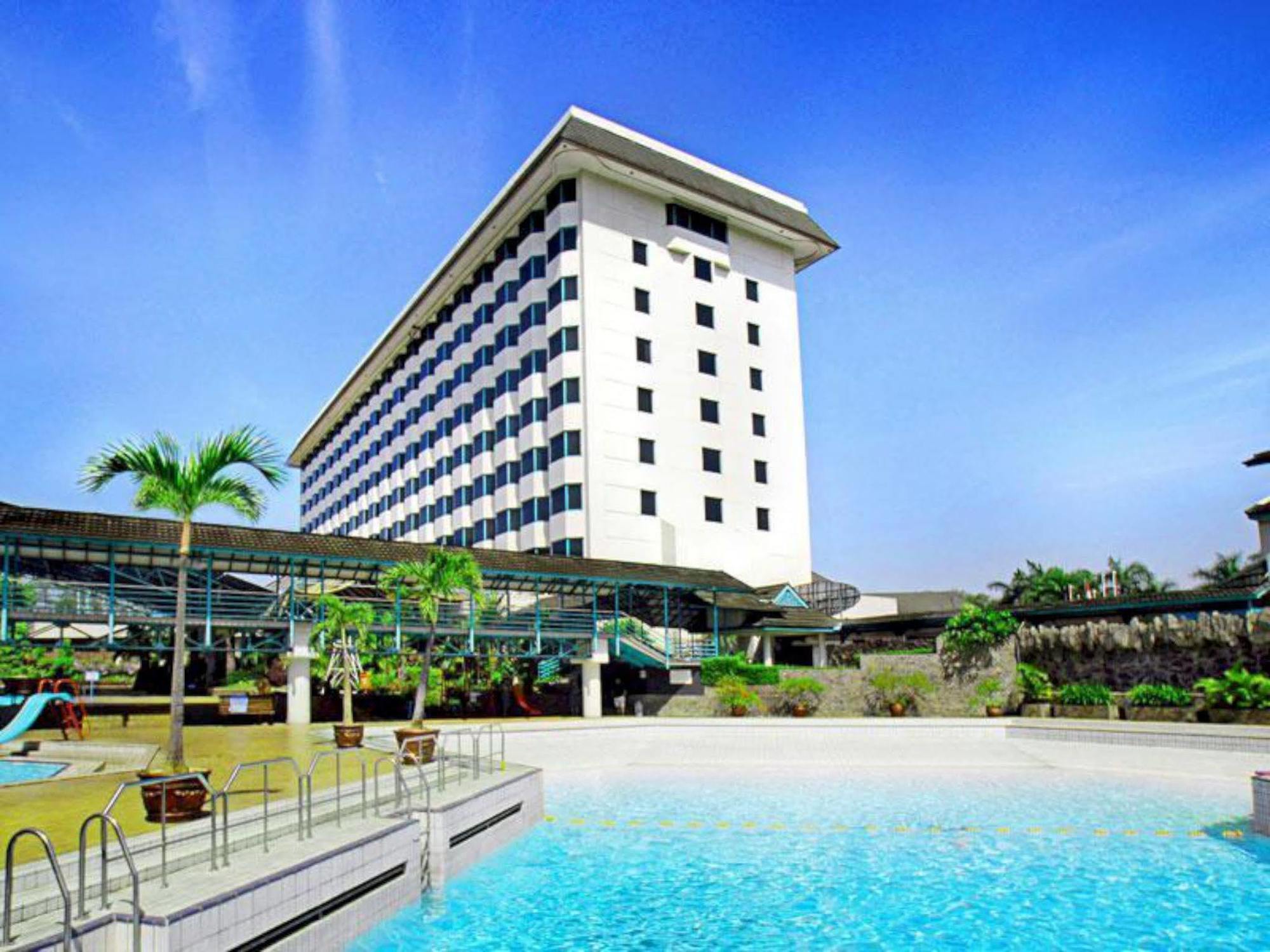 Horison Ultima Bandung Hotel Exterior foto